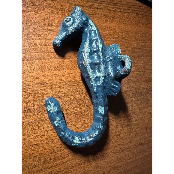 Set of 4 Coastal Cast Iron Seahorse Decorative Wall Hooks 5 Inches High - Picture 7 of 7